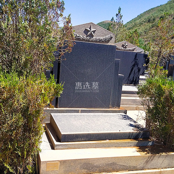 传统立碑