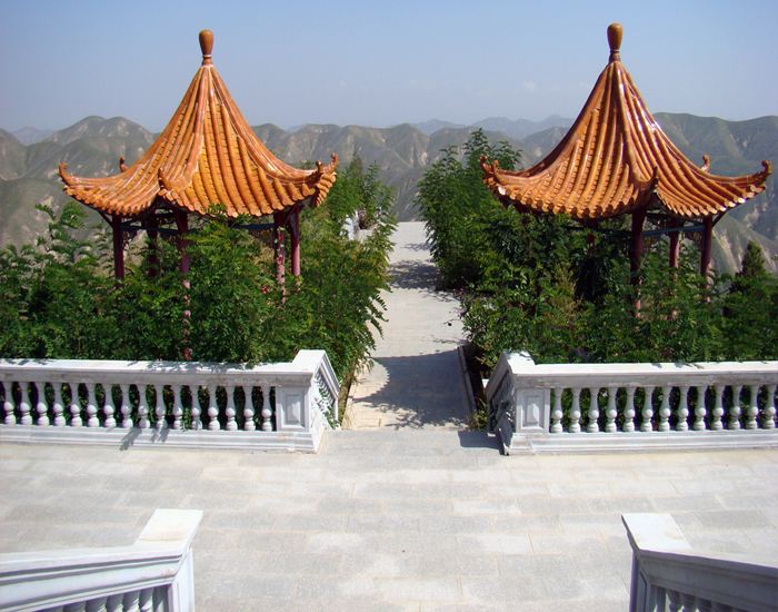 卧龙岗公墓