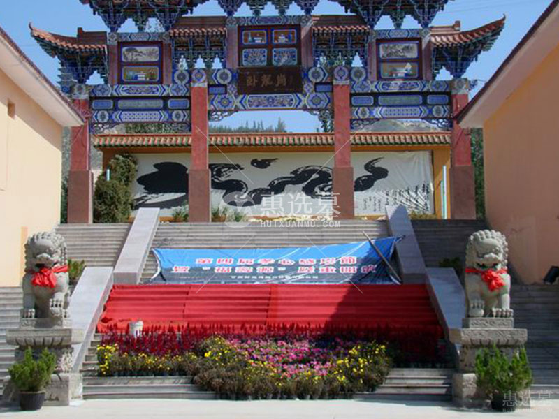 卧龙岗公墓