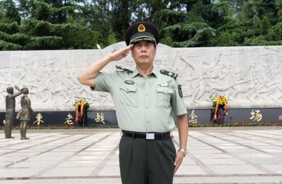 超燃!八一建军节山东老战士纪念广场升旗仪式! 超燃!八一建军节山东老战士纪念广场升旗仪式!