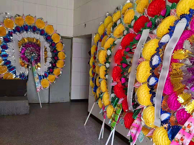 1675492879214585.jpg 花圈.jpg